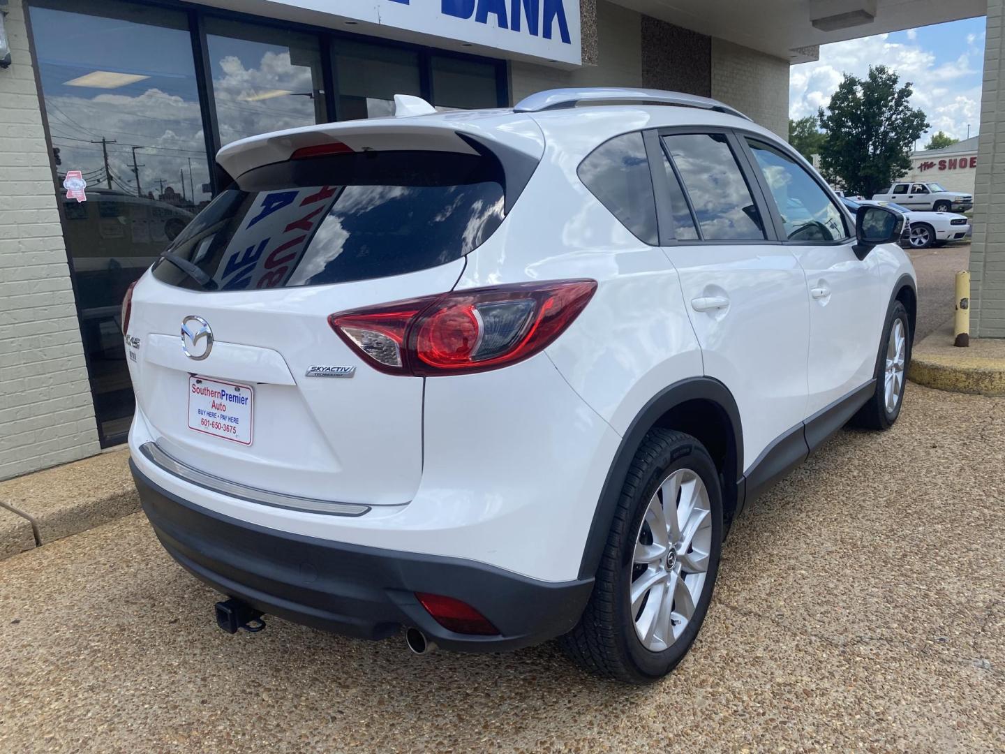 2014 WHITE MAZDA CX-5 GRAND TOURING (JM3KE2DY3E0) , located at 922 W. Beacon St., Philadelphia, MS, 39350, (601) 650-3675, 32.770447, -89.127151 - Photo#5