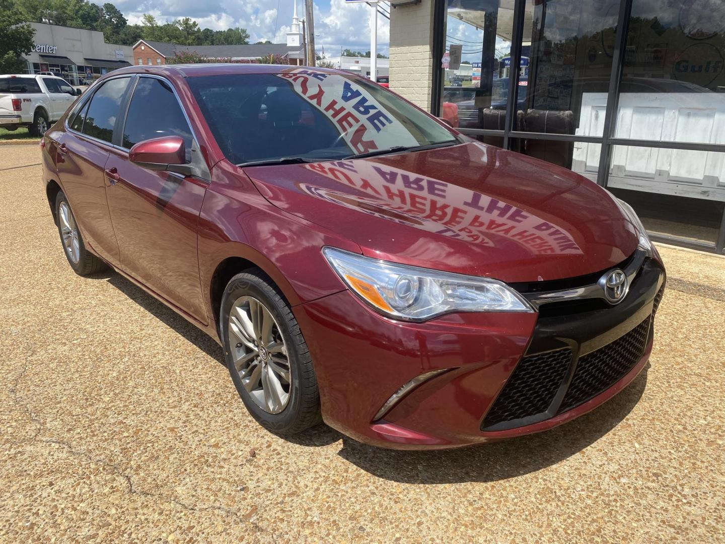 2015 RED TOYOTA CAMRY SE (4T1BF1FKXFU) , located at 922 W. Beacon St., Philadelphia, MS, 39350, (601) 650-3675, 32.770447, -89.127151 - Photo#0