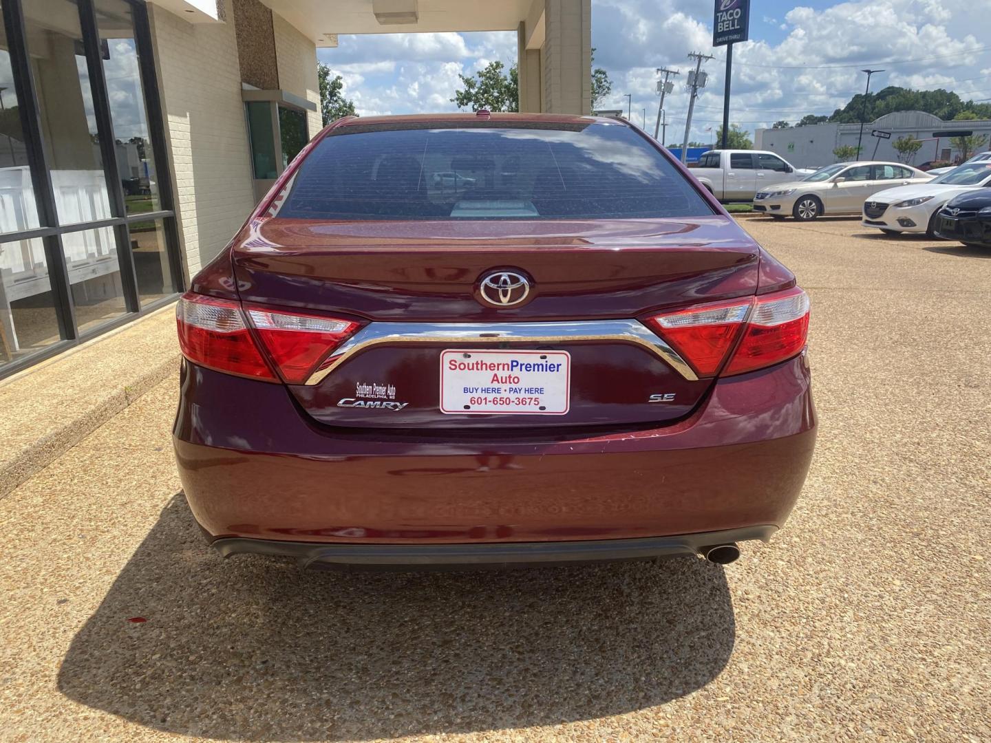 2015 RED TOYOTA CAMRY SE (4T1BF1FKXFU) , located at 922 W. Beacon St., Philadelphia, MS, 39350, (601) 650-3675, 32.770447, -89.127151 - Photo#4