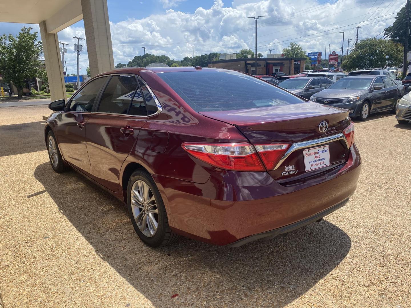 2015 RED TOYOTA CAMRY SE (4T1BF1FKXFU) , located at 922 W. Beacon St., Philadelphia, MS, 39350, (601) 650-3675, 32.770447, -89.127151 - Photo#3