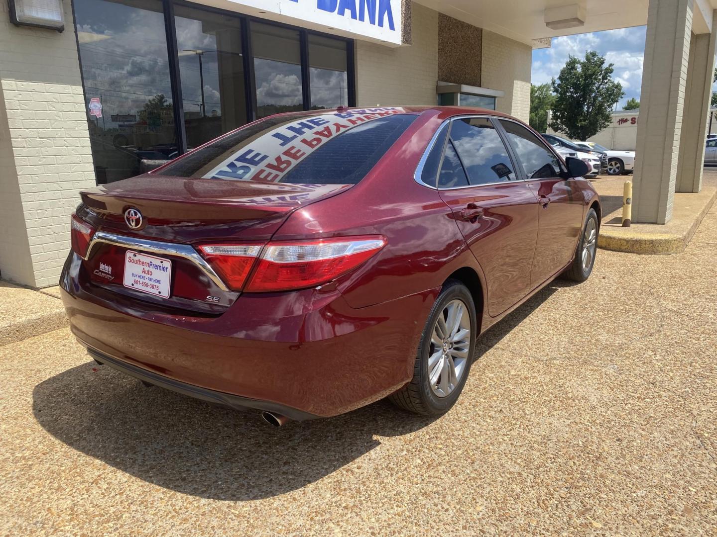 2015 RED TOYOTA CAMRY SE (4T1BF1FKXFU) , located at 922 W. Beacon St., Philadelphia, MS, 39350, (601) 650-3675, 32.770447, -89.127151 - Photo#5