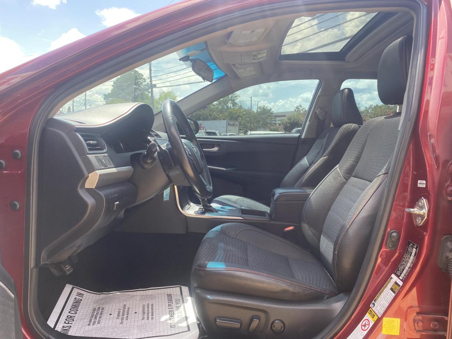 2015 RED TOYOTA CAMRY SE (4T1BF1FKXFU) , located at 922 W. Beacon St., Philadelphia, MS, 39350, (601) 650-3675, 32.770447, -89.127151 - Photo#9