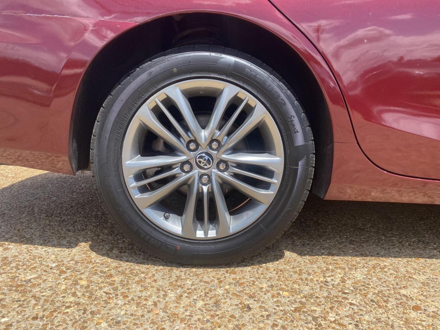 2015 RED TOYOTA CAMRY SE (4T1BF1FKXFU) , located at 922 W. Beacon St., Philadelphia, MS, 39350, (601) 650-3675, 32.770447, -89.127151 - Photo#7