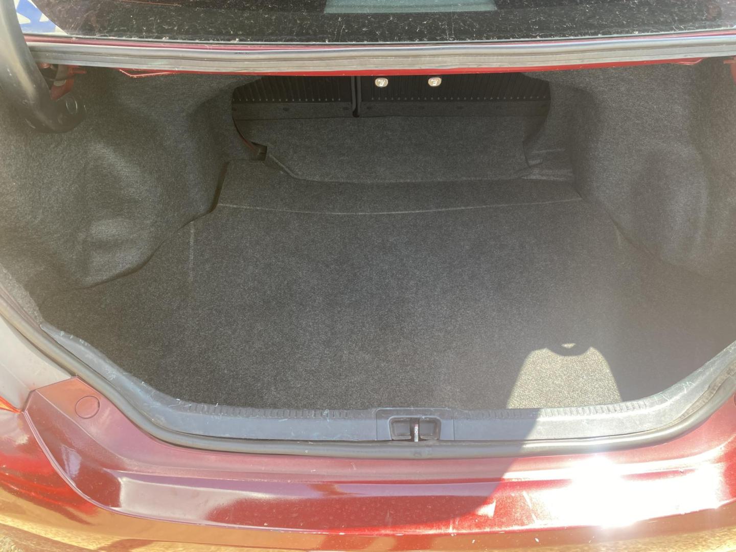 2015 RED TOYOTA CAMRY SE (4T1BF1FKXFU) , located at 922 W. Beacon St., Philadelphia, MS, 39350, (601) 650-3675, 32.770447, -89.127151 - Photo#18