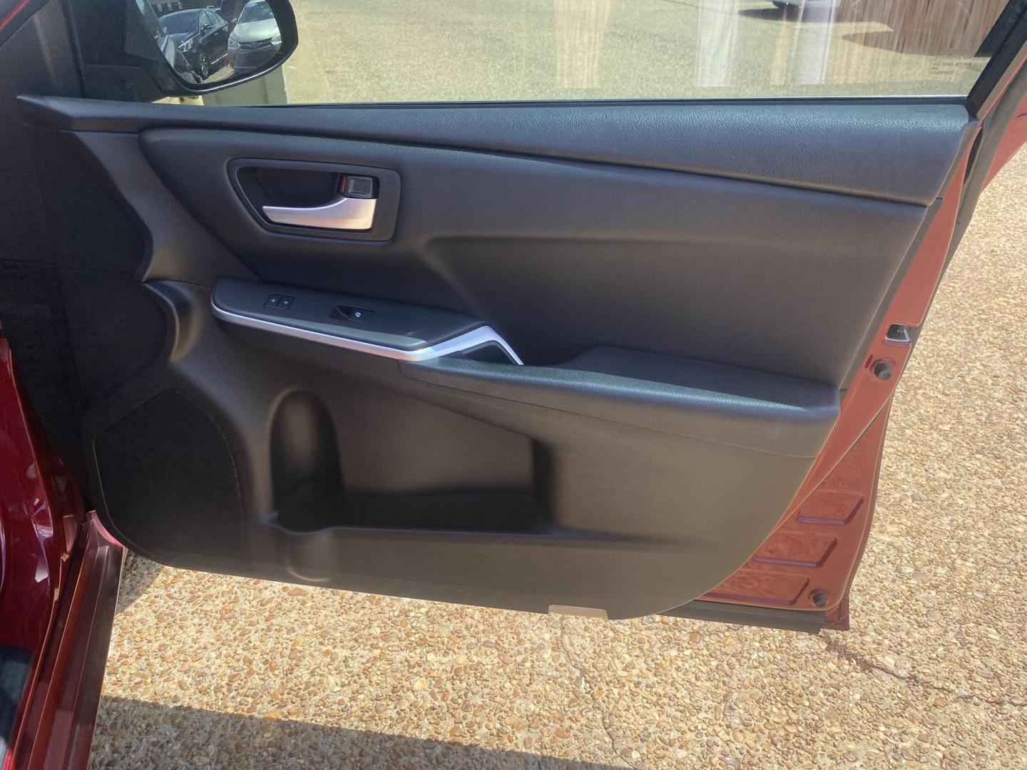 2015 RED TOYOTA CAMRY SE (4T1BF1FKXFU) , located at 922 W. Beacon St., Philadelphia, MS, 39350, (601) 650-3675, 32.770447, -89.127151 - Photo#14