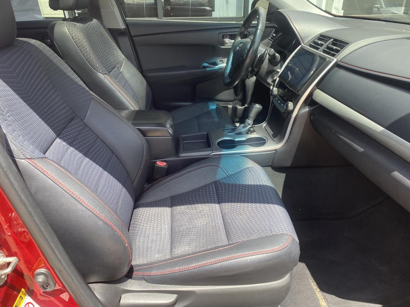 2015 RED TOYOTA CAMRY SE (4T1BF1FKXFU) , located at 922 W. Beacon St., Philadelphia, MS, 39350, (601) 650-3675, 32.770447, -89.127151 - Photo#10
