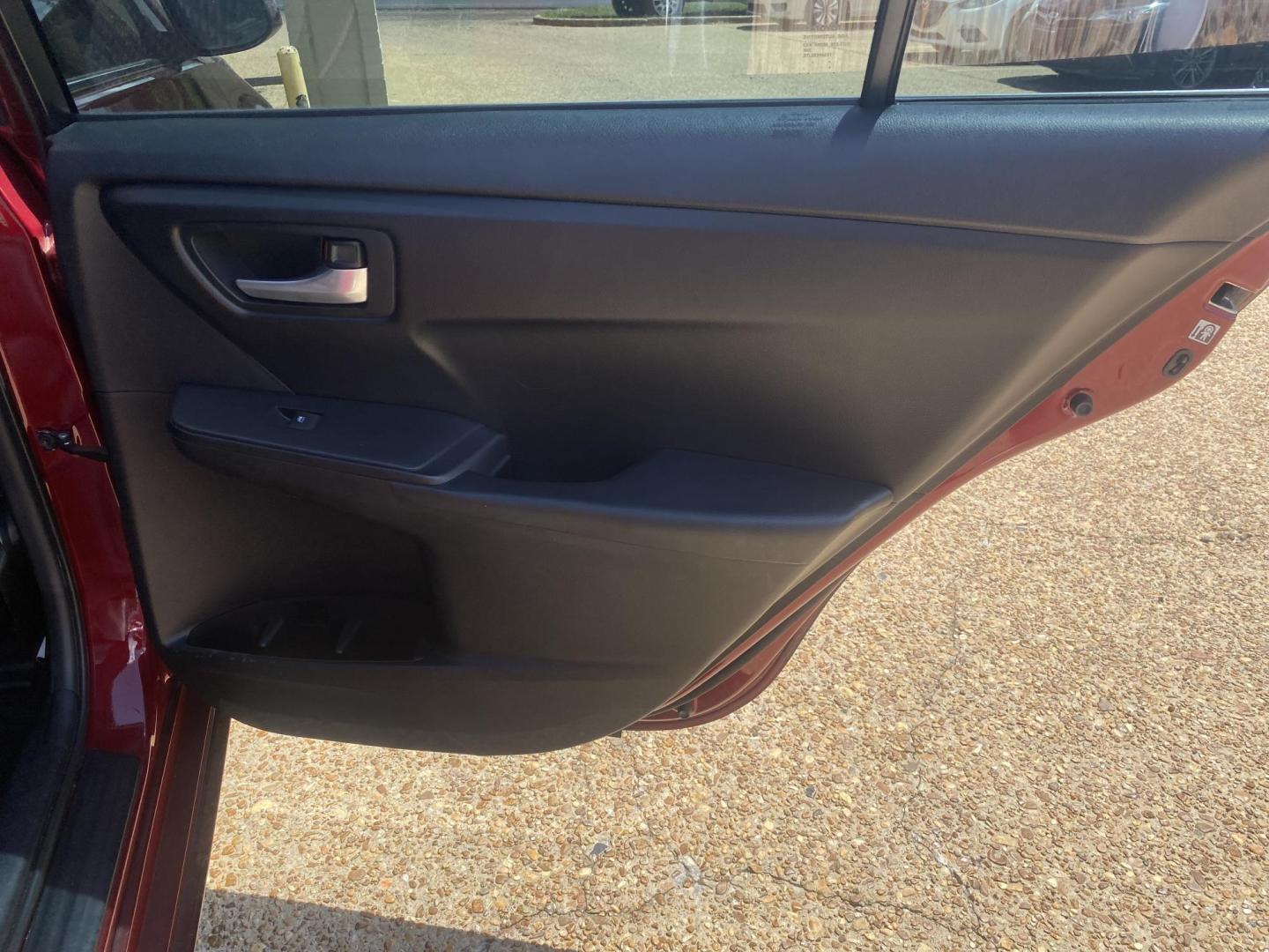 2015 RED TOYOTA CAMRY SE (4T1BF1FKXFU) , located at 922 W. Beacon St., Philadelphia, MS, 39350, (601) 650-3675, 32.770447, -89.127151 - Photo#15