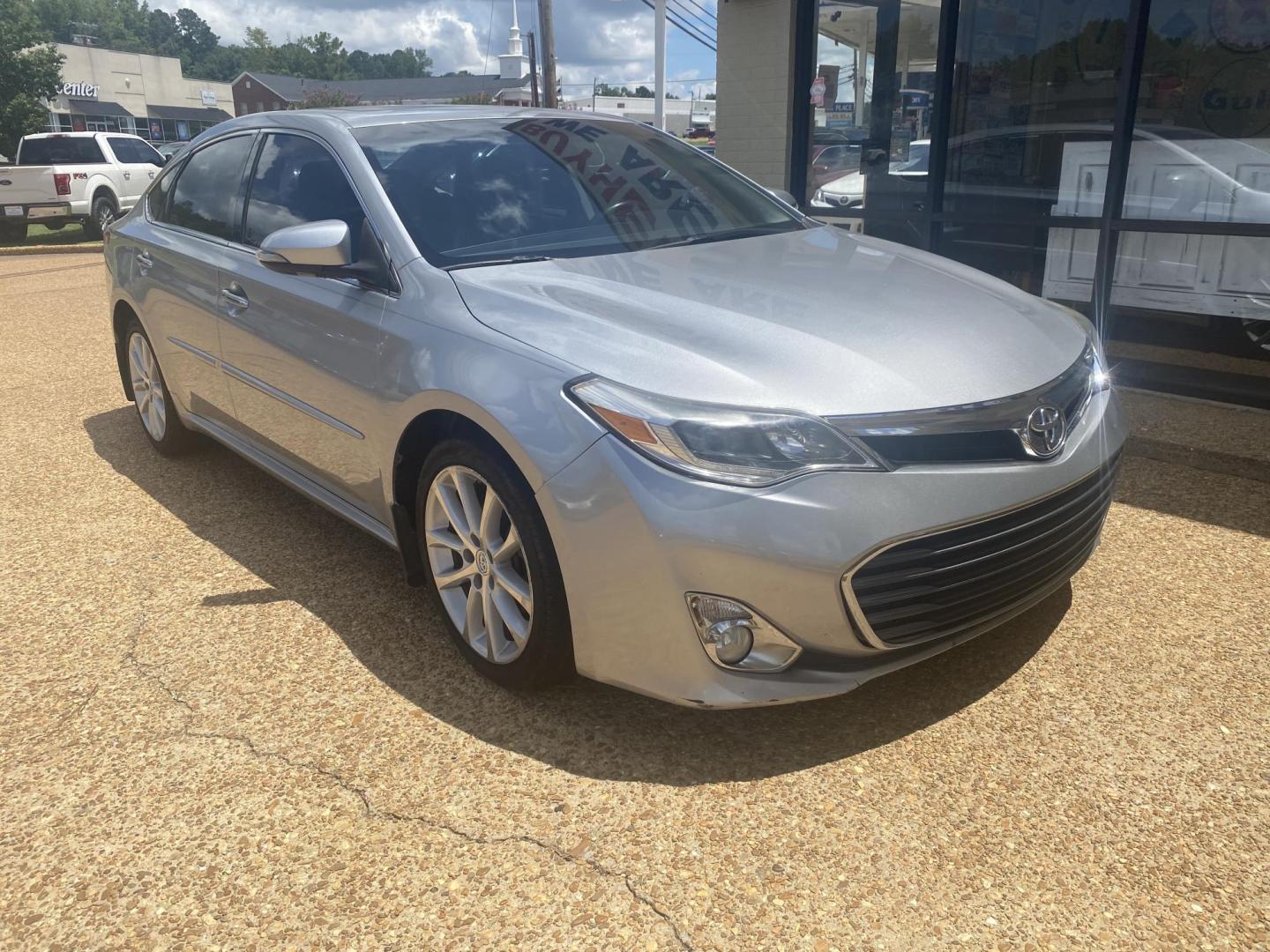 2015 SILVER TOYOTA AVALON LIMITED (4T1BK1EB0FU) , located at 922 W. Beacon St., Philadelphia, MS, 39350, (601) 650-3675, 32.770447, -89.127151 - Photo#0