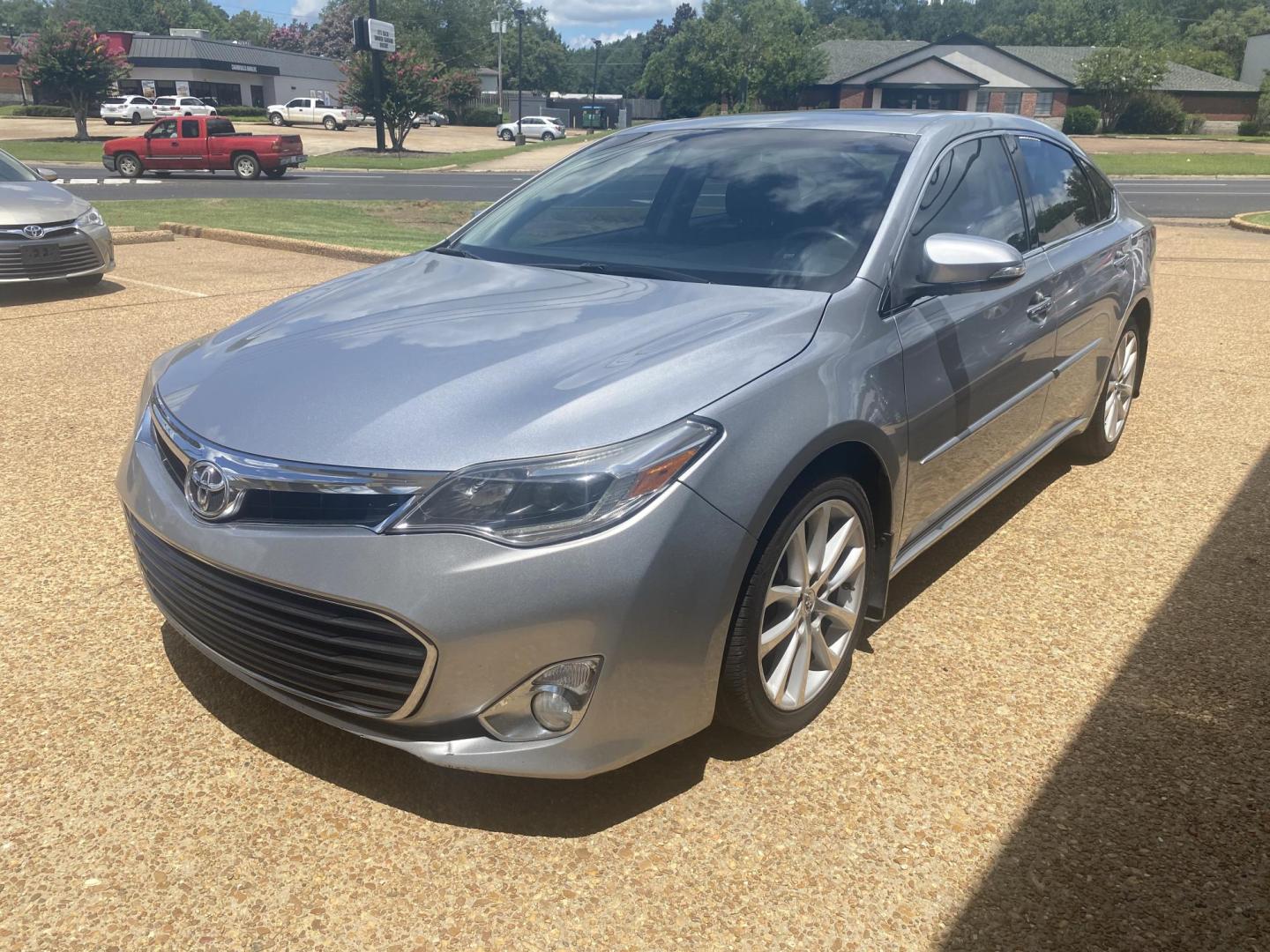 2015 SILVER TOYOTA AVALON LIMITED (4T1BK1EB0FU) , located at 922 W. Beacon St., Philadelphia, MS, 39350, (601) 650-3675, 32.770447, -89.127151 - Photo#2