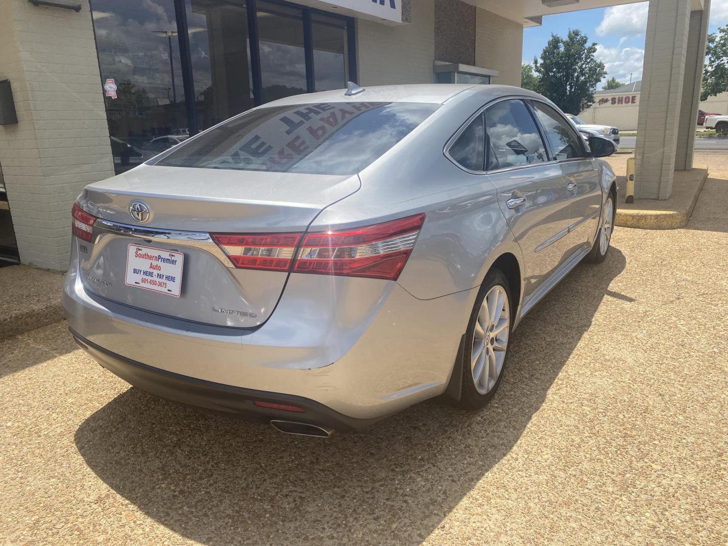 2015 SILVER TOYOTA AVALON LIMITED (4T1BK1EB0FU) , located at 922 W. Beacon St., Philadelphia, MS, 39350, (601) 650-3675, 32.770447, -89.127151 - Photo#5