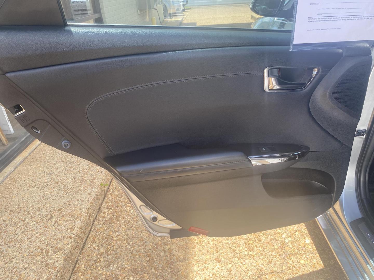 2015 SILVER TOYOTA AVALON LIMITED (4T1BK1EB0FU) , located at 922 W. Beacon St., Philadelphia, MS, 39350, (601) 650-3675, 32.770447, -89.127151 - Photo#12