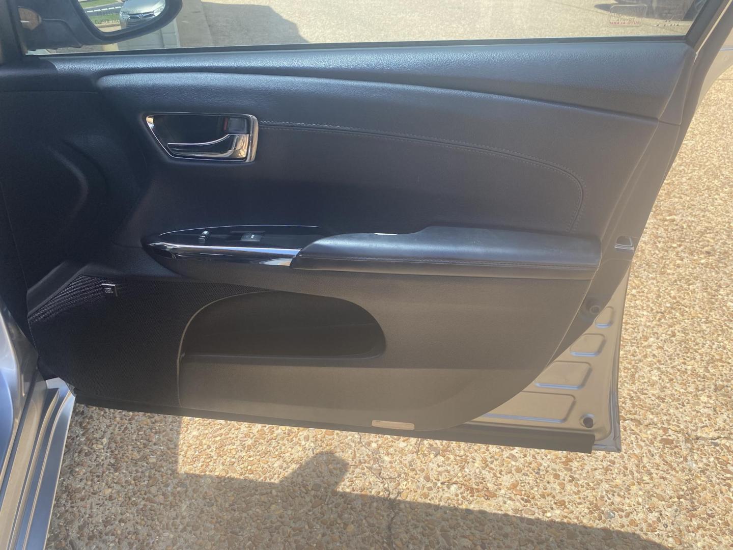2015 SILVER TOYOTA AVALON LIMITED (4T1BK1EB0FU) , located at 922 W. Beacon St., Philadelphia, MS, 39350, (601) 650-3675, 32.770447, -89.127151 - Photo#11