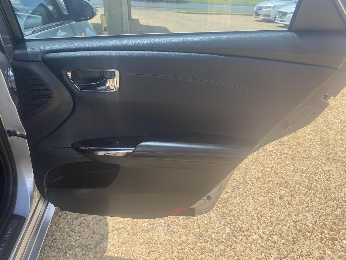 2015 SILVER TOYOTA AVALON LIMITED (4T1BK1EB0FU) , located at 922 W. Beacon St., Philadelphia, MS, 39350, (601) 650-3675, 32.770447, -89.127151 - Photo#15