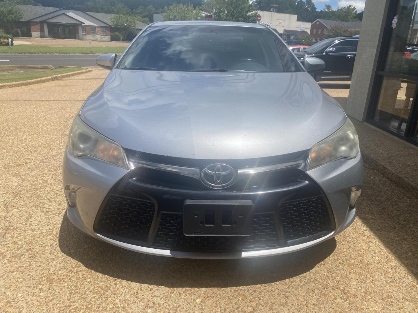 2016 SILVER TOYOTA CAMRY SE (4T1BF1FK9GU) , located at 922 W. Beacon St., Philadelphia, MS, 39350, (601) 650-3675, 32.770447, -89.127151 - Photo#1