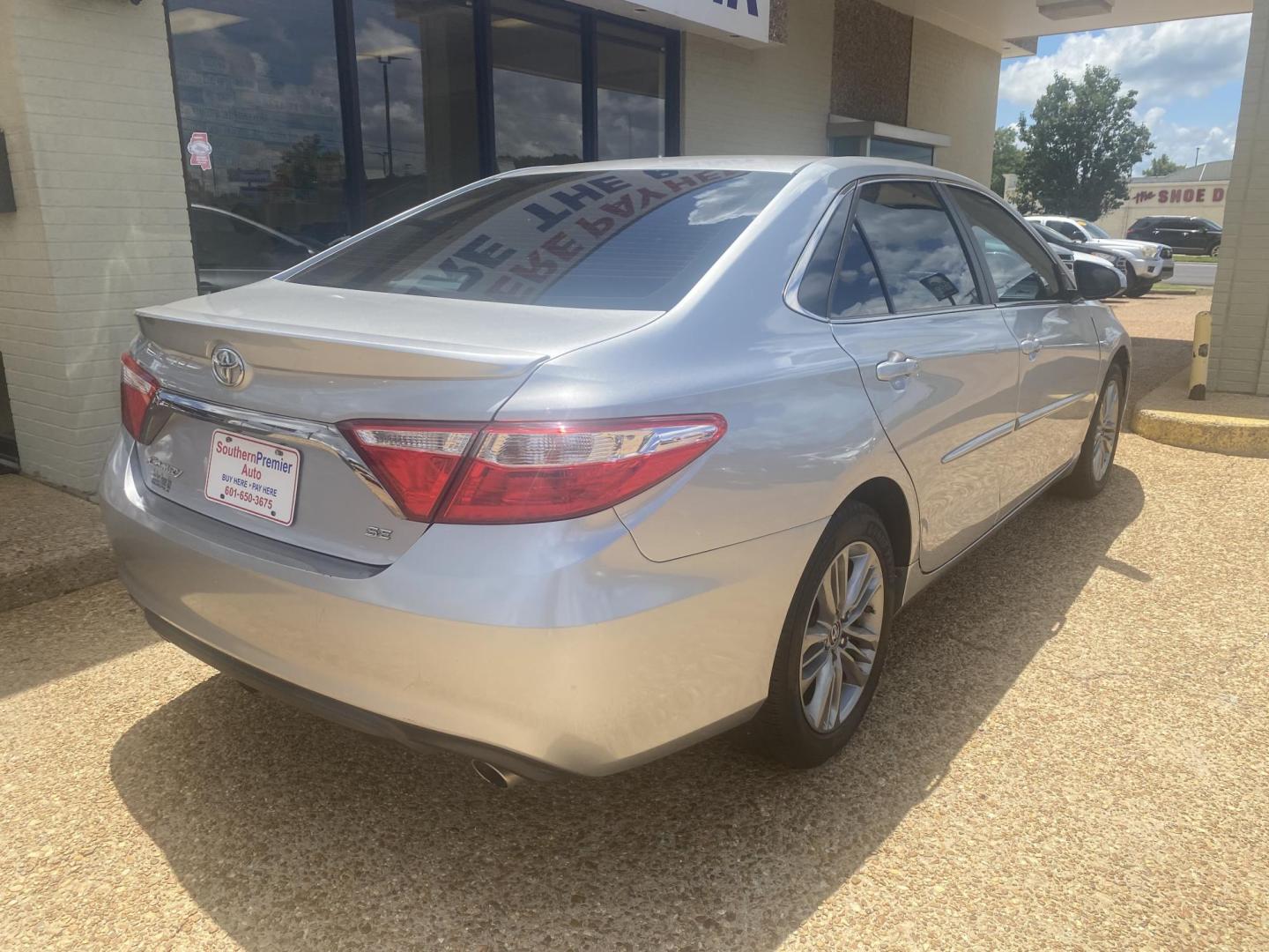 2016 SILVER TOYOTA CAMRY SE (4T1BF1FK9GU) , located at 922 W. Beacon St., Philadelphia, MS, 39350, (601) 650-3675, 32.770447, -89.127151 - Photo#5