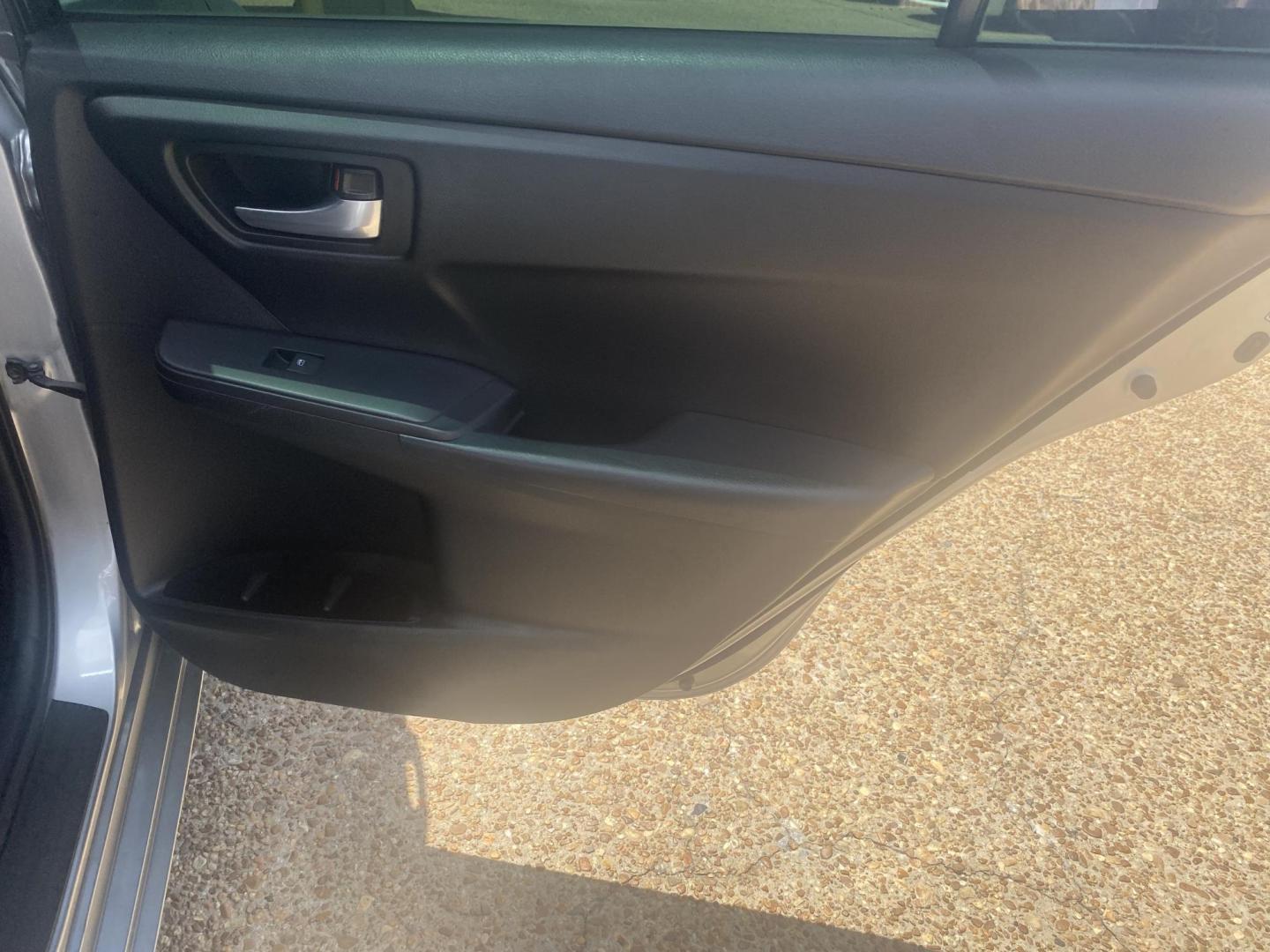2016 SILVER TOYOTA CAMRY SE (4T1BF1FK9GU) , located at 922 W. Beacon St., Philadelphia, MS, 39350, (601) 650-3675, 32.770447, -89.127151 - Photo#15