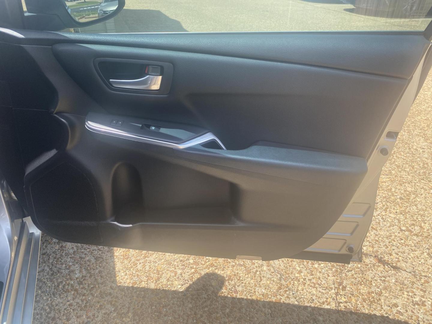 2016 SILVER TOYOTA CAMRY SE (4T1BF1FK9GU) , located at 922 W. Beacon St., Philadelphia, MS, 39350, (601) 650-3675, 32.770447, -89.127151 - Photo#11