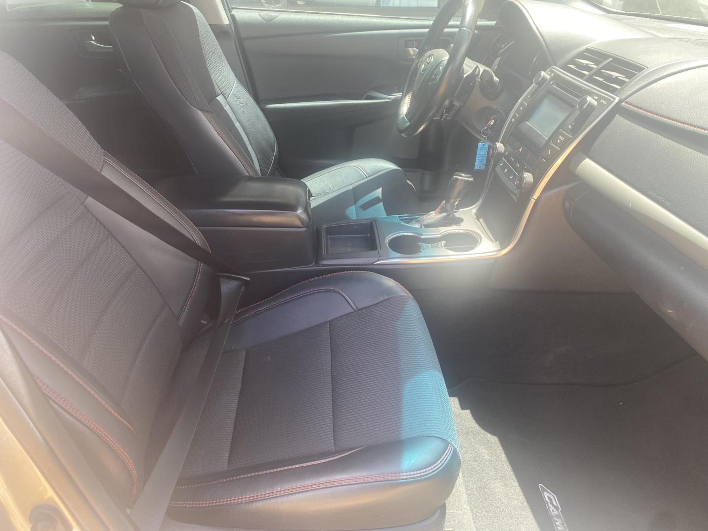 2016 SILVER TOYOTA CAMRY SE (4T1BF1FK9GU) , located at 922 W. Beacon St., Philadelphia, MS, 39350, (601) 650-3675, 32.770447, -89.127151 - Photo#10