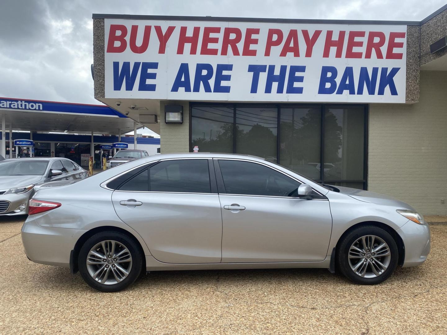 2015 SILVER TOYOTA CAMRY SE (4T1BF1FKXFU) , located at 922 W. Beacon St., Philadelphia, MS, 39350, (601) 650-3675, 32.770447, -89.127151 - Photo#6
