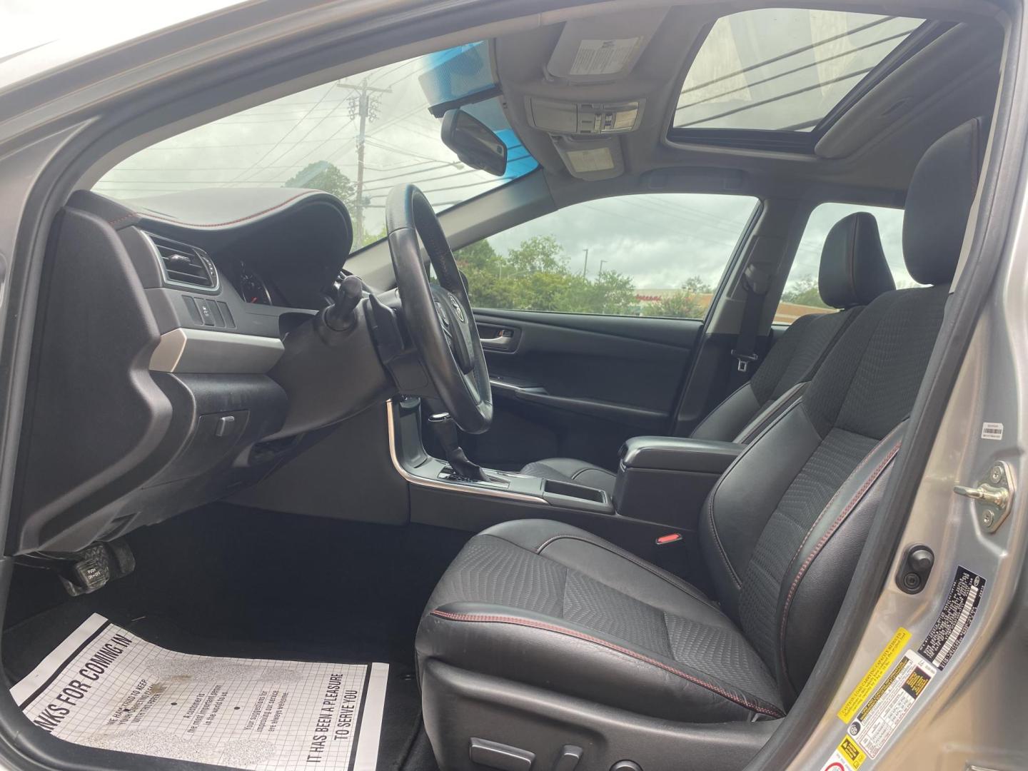 2015 SILVER TOYOTA CAMRY SE (4T1BF1FKXFU) , located at 922 W. Beacon St., Philadelphia, MS, 39350, (601) 650-3675, 32.770447, -89.127151 - Photo#9