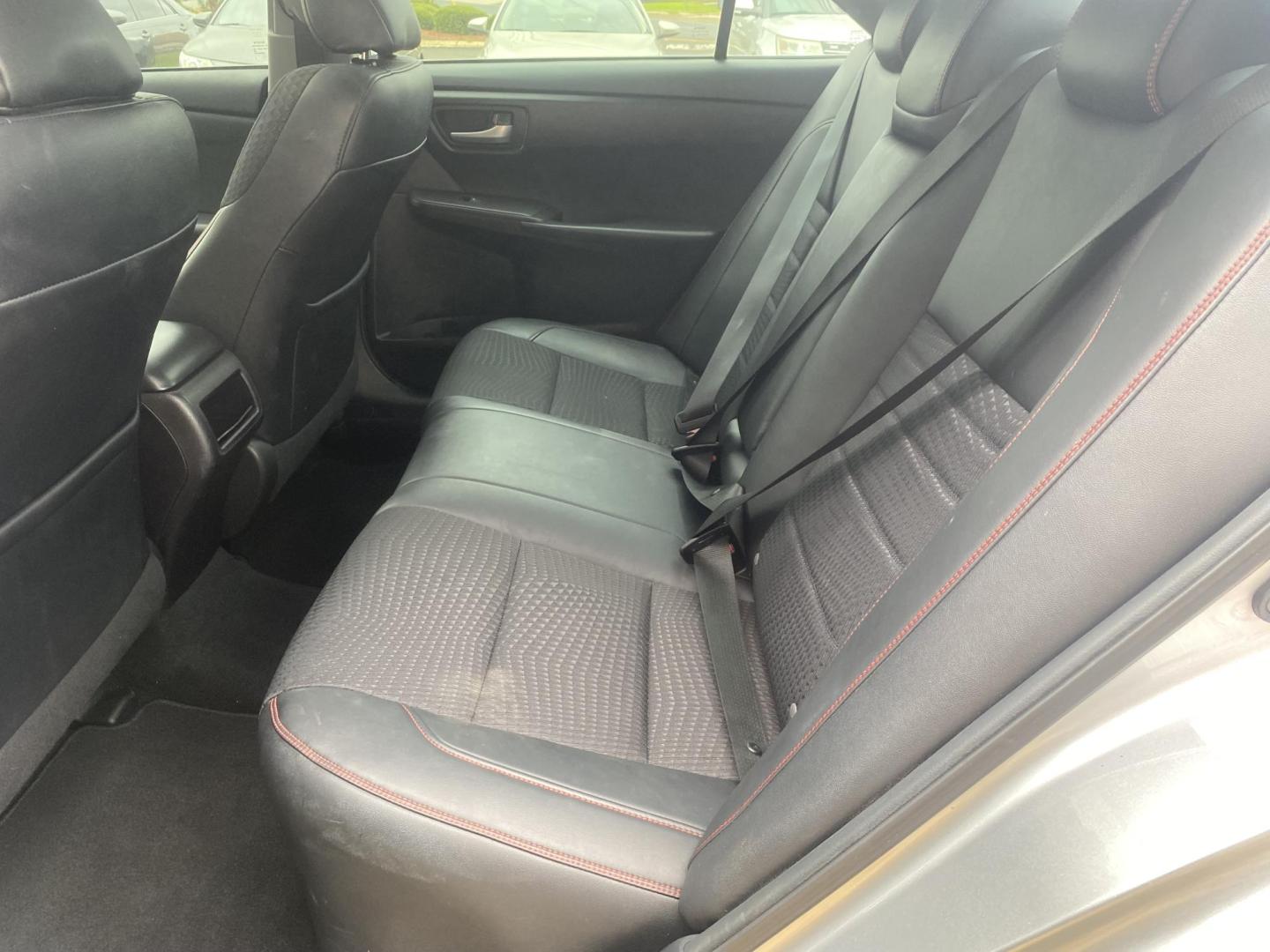 2015 SILVER TOYOTA CAMRY SE (4T1BF1FKXFU) , located at 922 W. Beacon St., Philadelphia, MS, 39350, (601) 650-3675, 32.770447, -89.127151 - Photo#13
