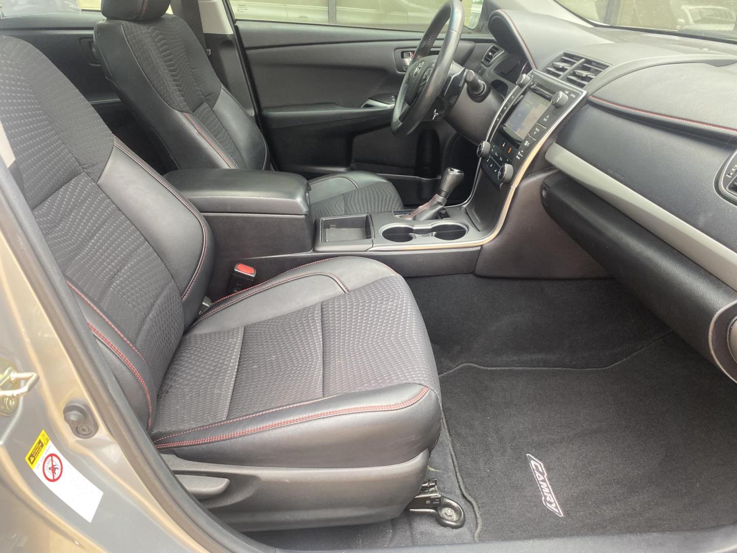 2015 SILVER TOYOTA CAMRY SE (4T1BF1FKXFU) , located at 922 W. Beacon St., Philadelphia, MS, 39350, (601) 650-3675, 32.770447, -89.127151 - Photo#10
