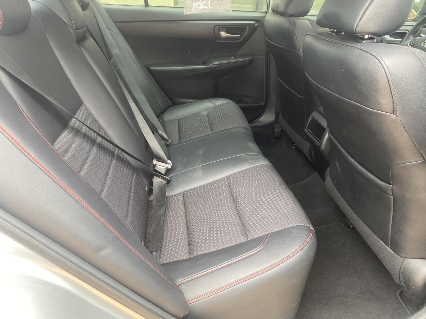 2015 SILVER TOYOTA CAMRY SE (4T1BF1FKXFU) , located at 922 W. Beacon St., Philadelphia, MS, 39350, (601) 650-3675, 32.770447, -89.127151 - Photo#14