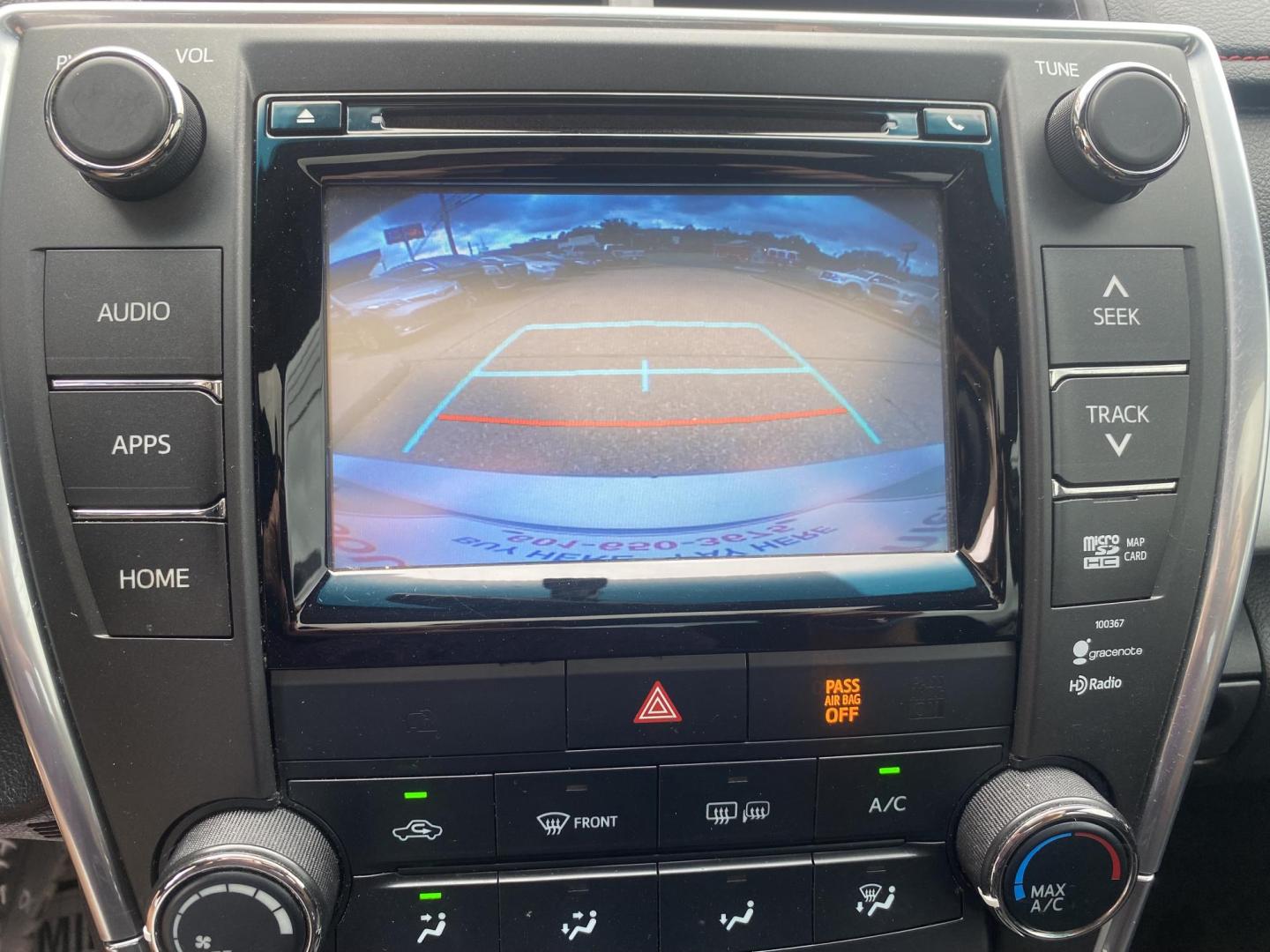 2015 SILVER TOYOTA CAMRY SE (4T1BF1FKXFU) , located at 922 W. Beacon St., Philadelphia, MS, 39350, (601) 650-3675, 32.770447, -89.127151 - Photo#18
