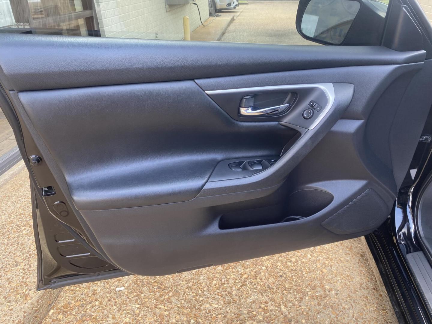 2017 BLACK NISSAN ALTIMA 2.5; 2.5 S; 2 (1N4AL3APXHN) , located at 922 W. Beacon St., Philadelphia, MS, 39350, (601) 650-3675, 32.770447, -89.127151 - Photo#8