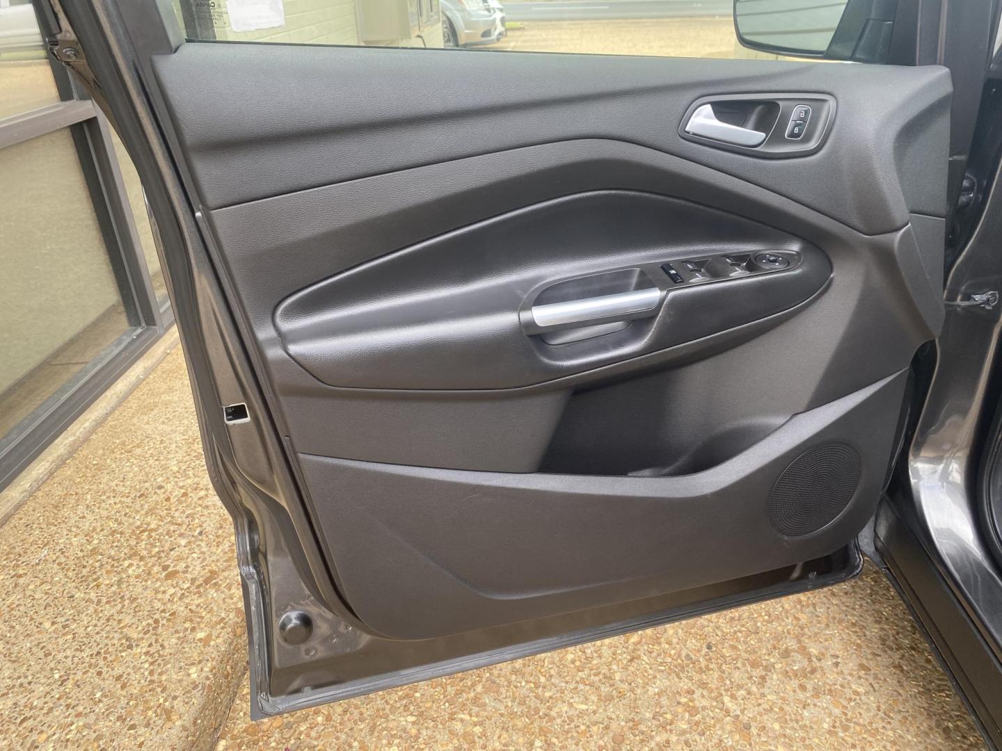 2018 GRAY FORD ESCAPE SE (1FMCU0GD1JU) , located at 922 W. Beacon St., Philadelphia, MS, 39350, (601) 650-3675, 32.770447, -89.127151 - Photo#8