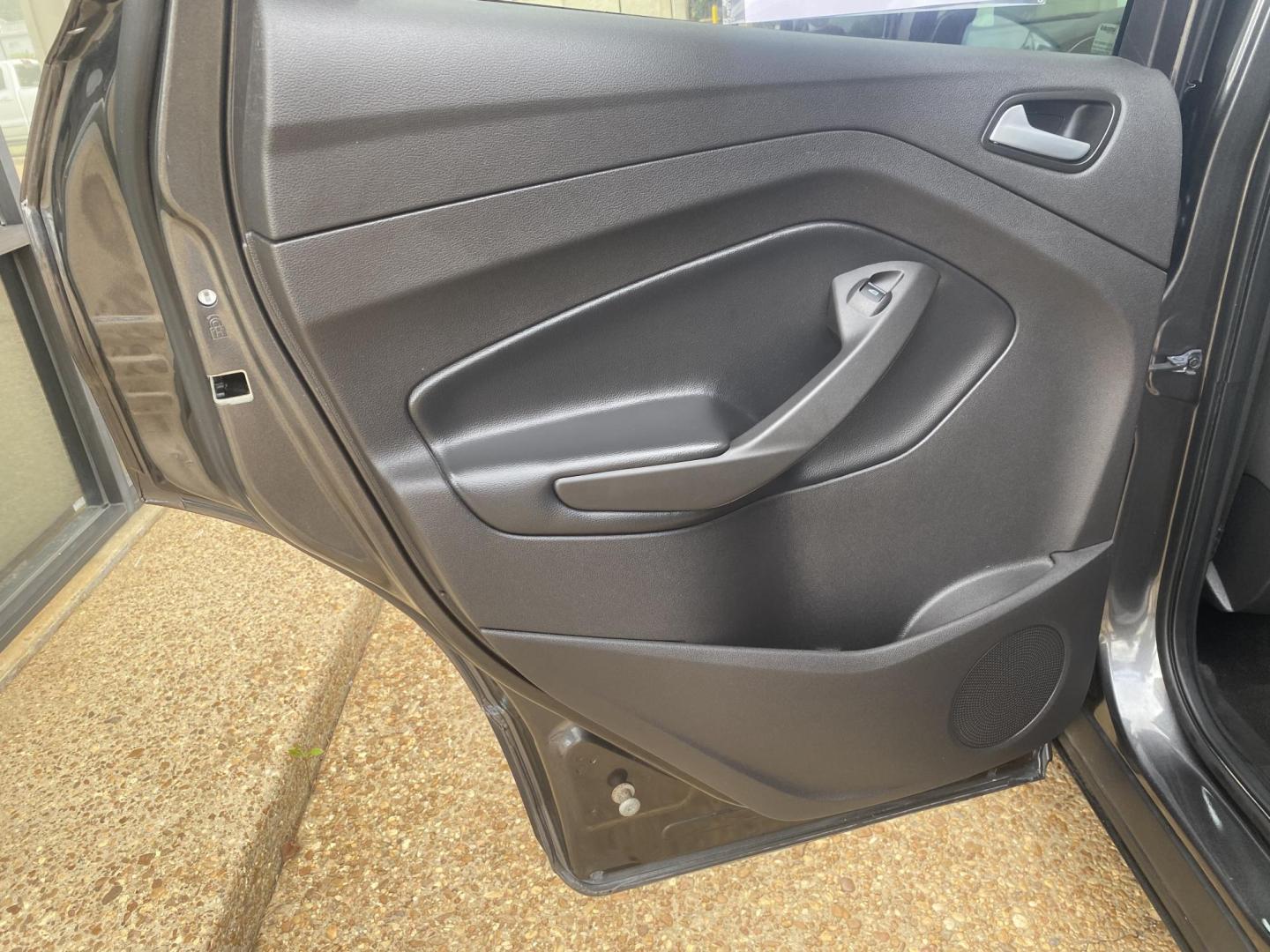 2018 GRAY FORD ESCAPE SE (1FMCU0GD1JU) , located at 922 W. Beacon St., Philadelphia, MS, 39350, (601) 650-3675, 32.770447, -89.127151 - Photo#12