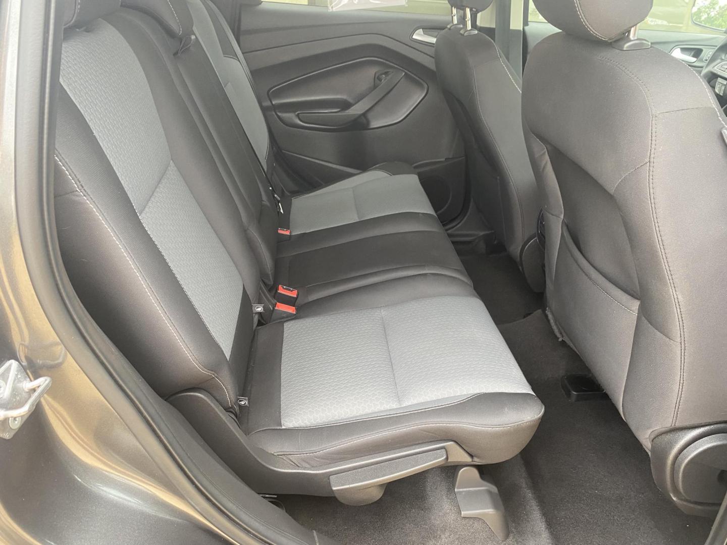 2018 GRAY FORD ESCAPE SE (1FMCU0GD1JU) , located at 922 W. Beacon St., Philadelphia, MS, 39350, (601) 650-3675, 32.770447, -89.127151 - Photo#14