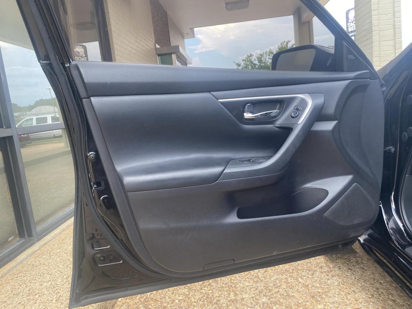 2018 BLACK NISSAN ALTIMA SV (1N4AL3APXJC) , located at 922 W. Beacon St., Philadelphia, MS, 39350, (601) 650-3675, 32.770447, -89.127151 - Photo#8