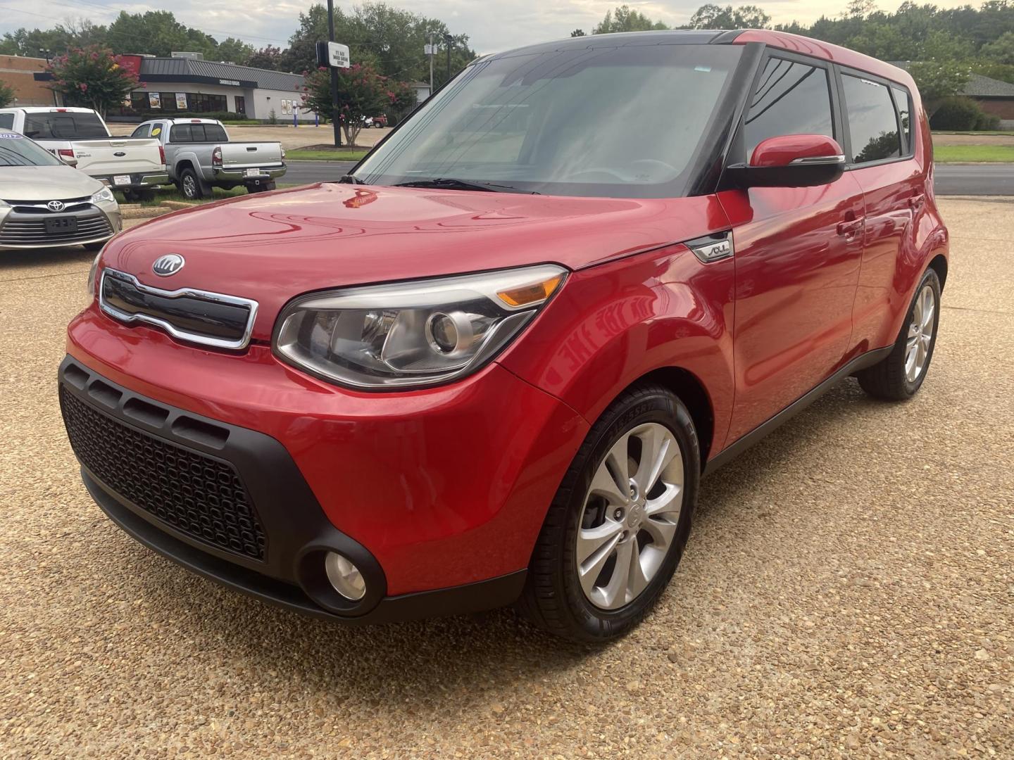 2016 RED KIA SOUL ! (EXCLAIM) (KNDJX3A51G7) , located at 922 W. Beacon St., Philadelphia, MS, 39350, (601) 650-3675, 32.770447, -89.127151 - Photo#2