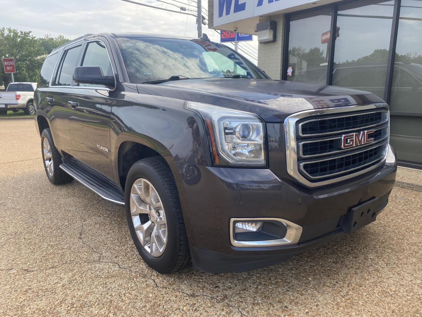 2017 GRAY GMC YUKON SLT (1GKS1BKC8HR) , located at 922 W. Beacon St., Philadelphia, MS, 39350, (601) 650-3675, 32.770447, -89.127151 - Photo#0