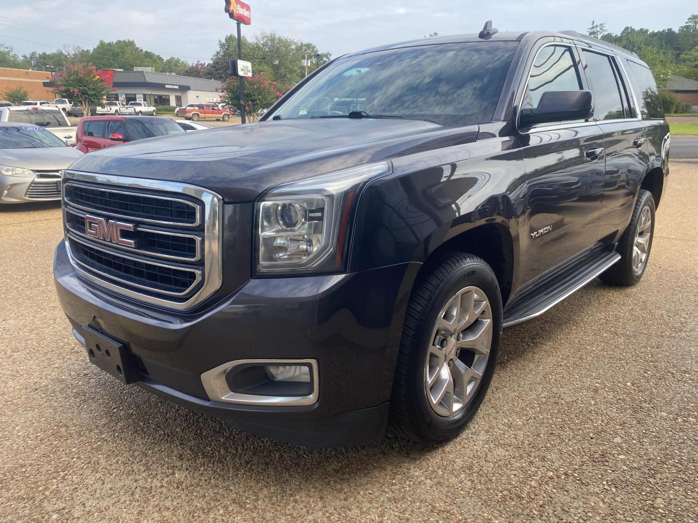 2017 GRAY GMC YUKON SLT (1GKS1BKC8HR) , located at 922 W. Beacon St., Philadelphia, MS, 39350, (601) 650-3675, 32.770447, -89.127151 - Photo#2