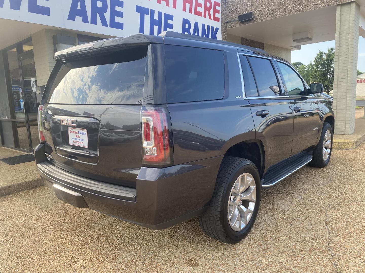 2017 GRAY GMC YUKON SLT (1GKS1BKC8HR) , located at 922 W. Beacon St., Philadelphia, MS, 39350, (601) 650-3675, 32.770447, -89.127151 - Photo#5