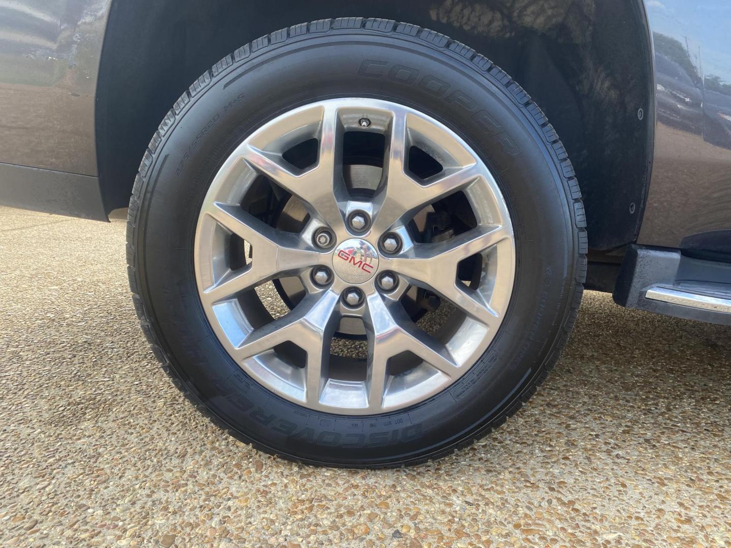 2017 GRAY GMC YUKON SLT (1GKS1BKC8HR) , located at 922 W. Beacon St., Philadelphia, MS, 39350, (601) 650-3675, 32.770447, -89.127151 - Photo#7