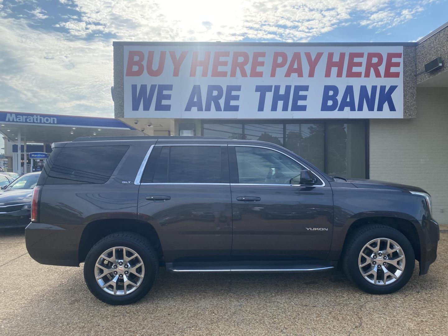 2017 GRAY GMC YUKON SLT (1GKS1BKC8HR) , located at 922 W. Beacon St., Philadelphia, MS, 39350, (601) 650-3675, 32.770447, -89.127151 - Photo#6