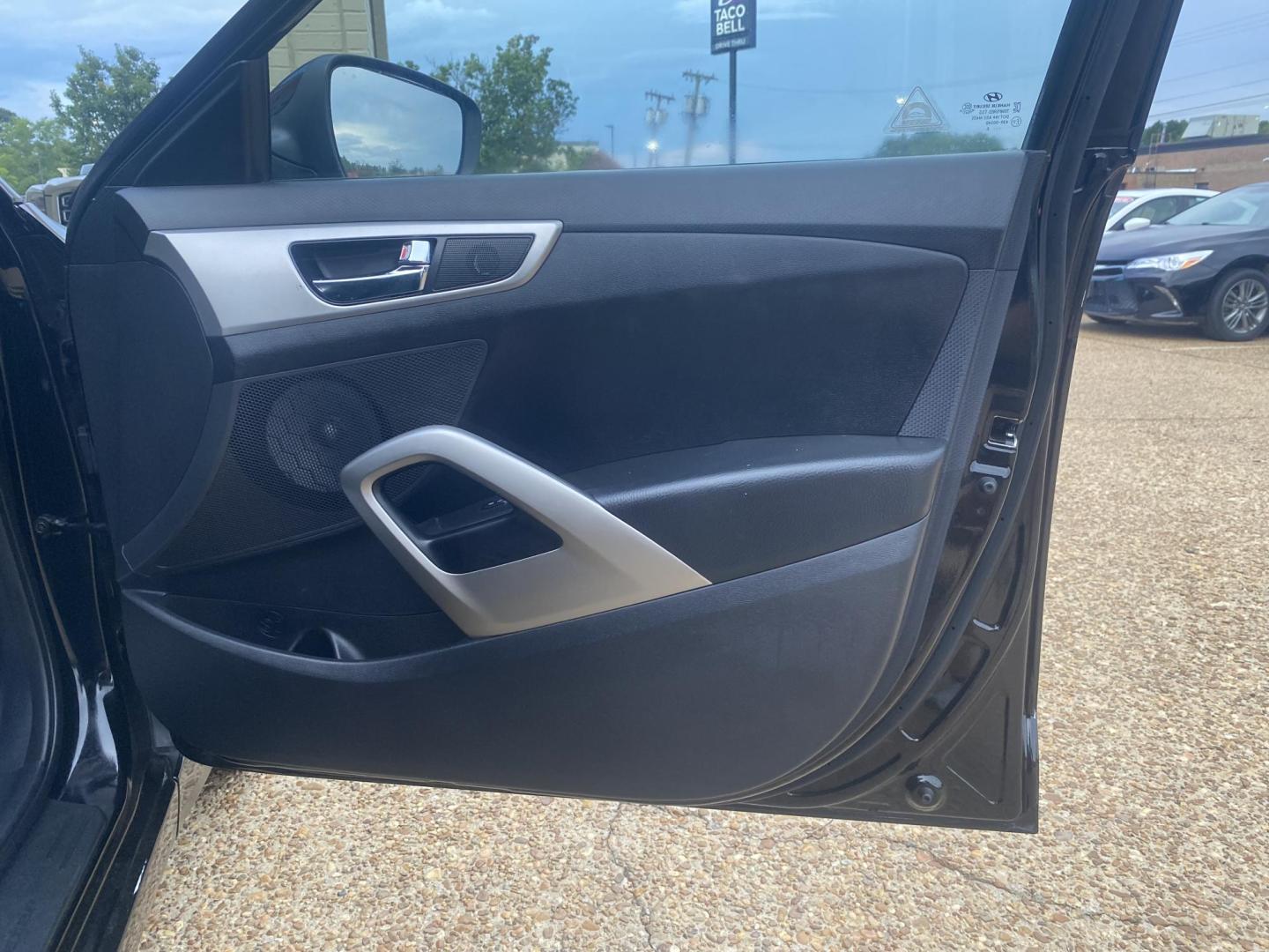 2016 BLACK HYUNDAI VELOSTER BASE (KMHTC6AD7GU) , located at 922 W. Beacon St., Philadelphia, MS, 39350, (601) 650-3675, 32.770447, -89.127151 - Photo#11