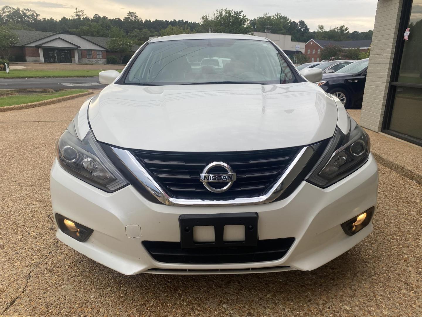 2017 WHITE NISSAN ALTIMA SR (1N4AL3AP9HC) , located at 922 W. Beacon St., Philadelphia, MS, 39350, (601) 650-3675, 32.770447, -89.127151 - Photo#1