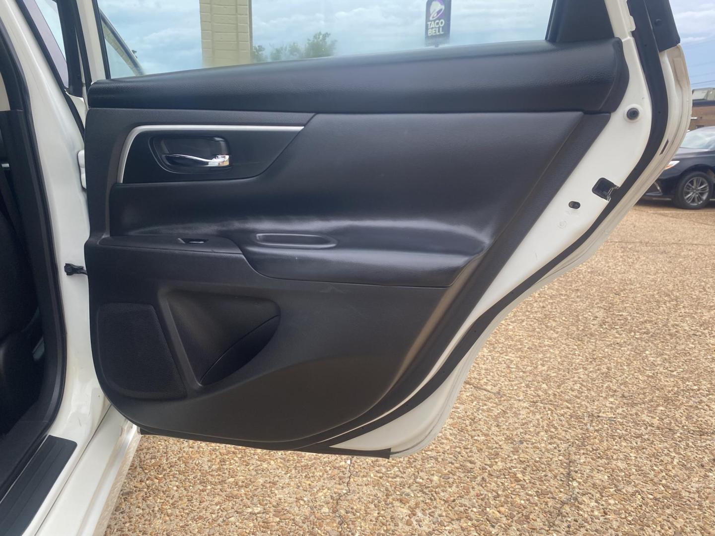 2017 WHITE NISSAN ALTIMA SR (1N4AL3AP9HC) , located at 922 W. Beacon St., Philadelphia, MS, 39350, (601) 650-3675, 32.770447, -89.127151 - Photo#15