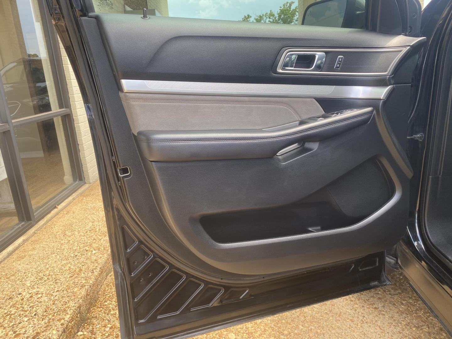 2017 BLACK FORD EXPLORER XLT (1FM5K7DH9HG) , located at 922 W. Beacon St., Philadelphia, MS, 39350, (601) 650-3675, 32.770447, -89.127151 - Photo#8