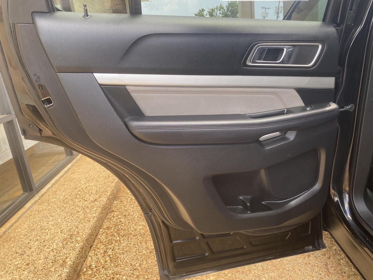 2017 BLACK FORD EXPLORER XLT (1FM5K7DH9HG) , located at 922 W. Beacon St., Philadelphia, MS, 39350, (601) 650-3675, 32.770447, -89.127151 - Photo#12