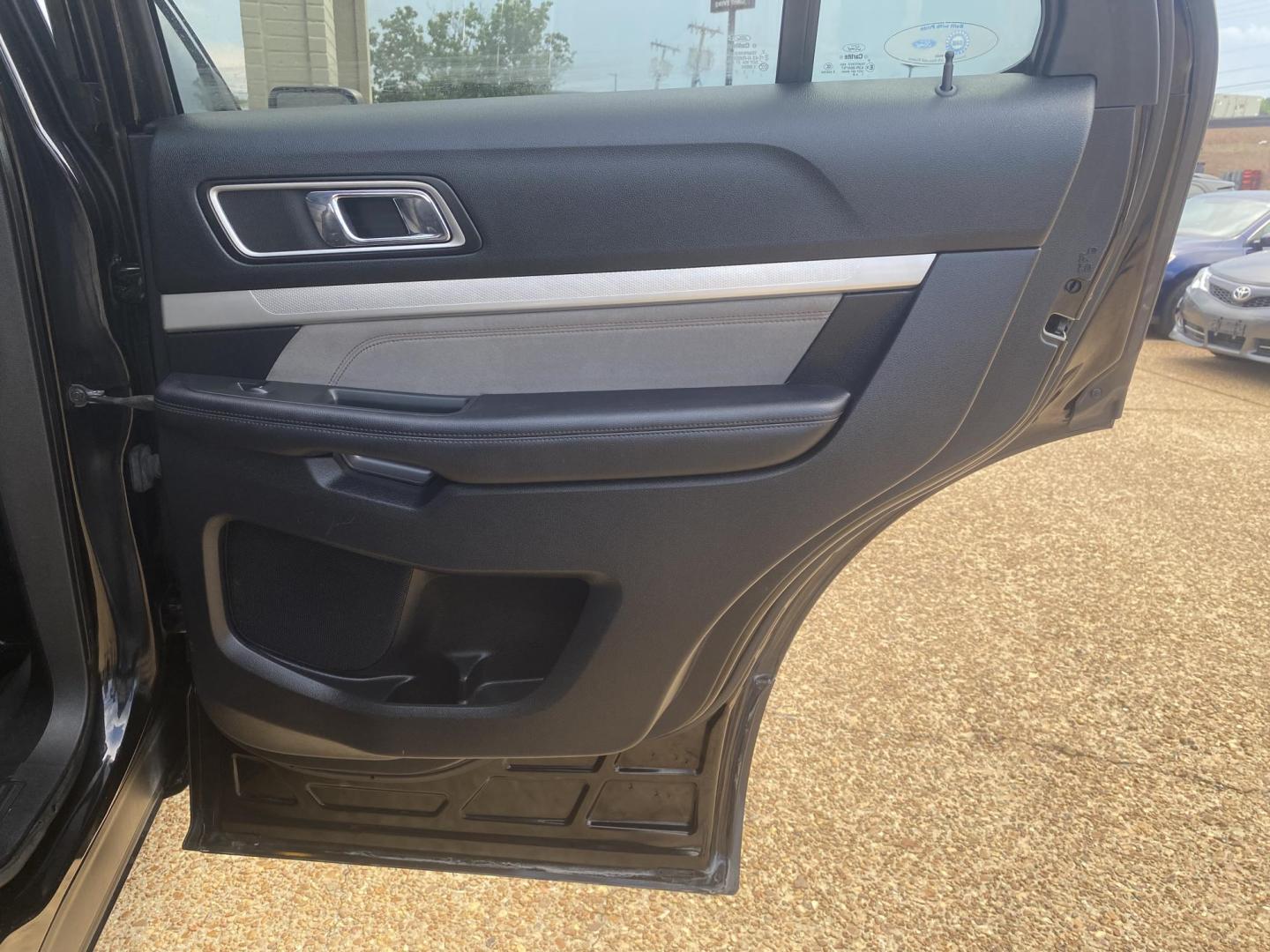 2017 BLACK FORD EXPLORER XLT (1FM5K7DH9HG) , located at 922 W. Beacon St., Philadelphia, MS, 39350, (601) 650-3675, 32.770447, -89.127151 - Photo#15