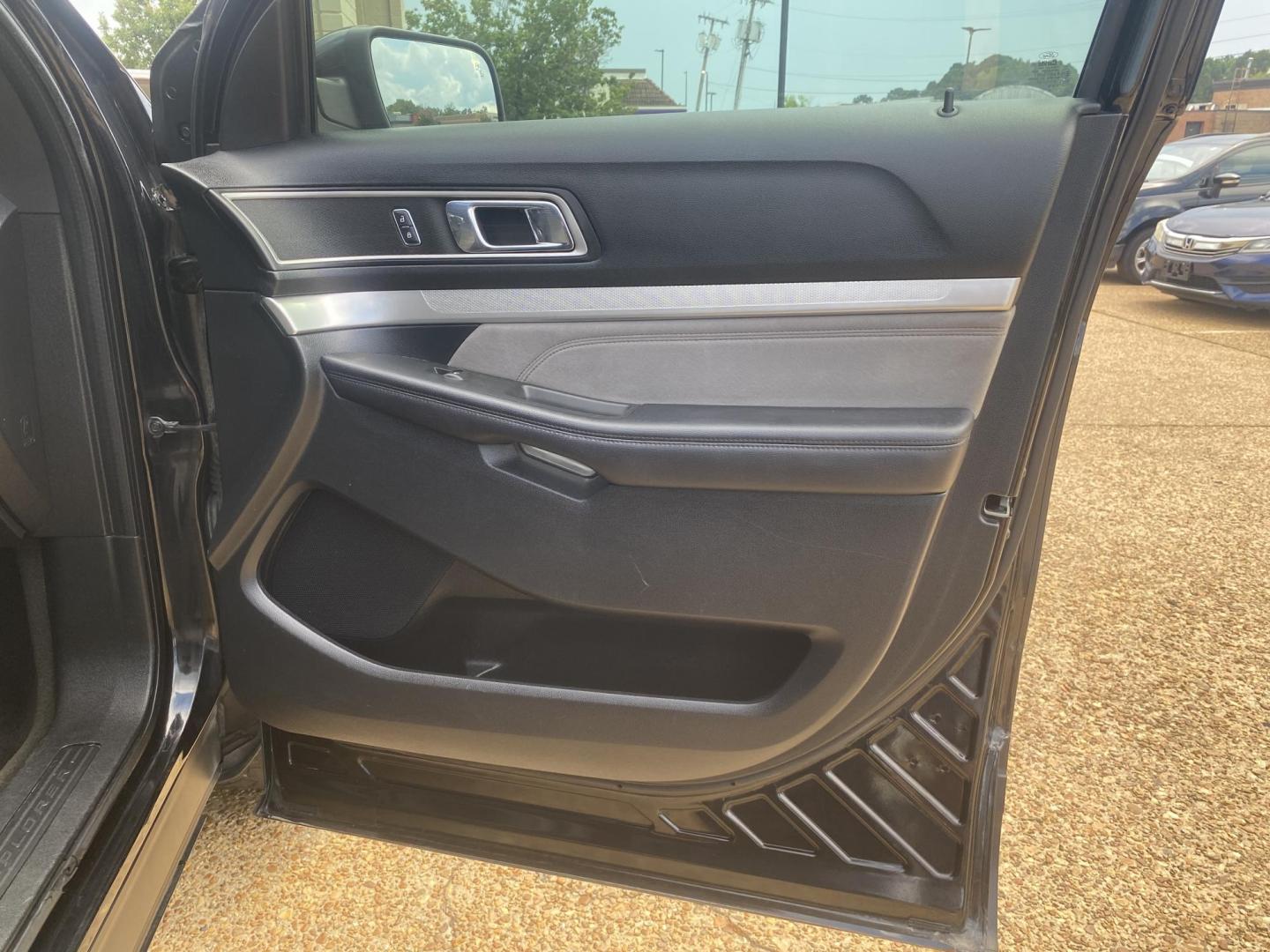 2017 BLACK FORD EXPLORER XLT (1FM5K7DH9HG) , located at 922 W. Beacon St., Philadelphia, MS, 39350, (601) 650-3675, 32.770447, -89.127151 - Photo#11