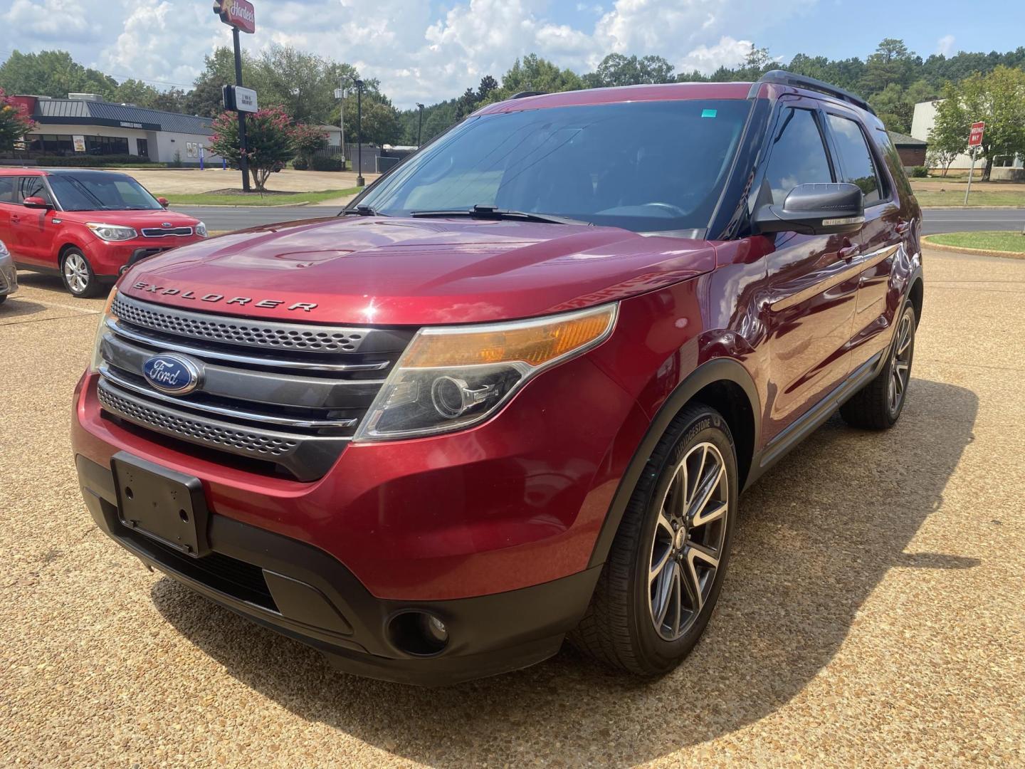 2015 RED FORD EXPLORER XLT (1FM5K7D82FG) , located at 922 W. Beacon St., Philadelphia, MS, 39350, (601) 650-3675, 32.770447, -89.127151 - Photo#2
