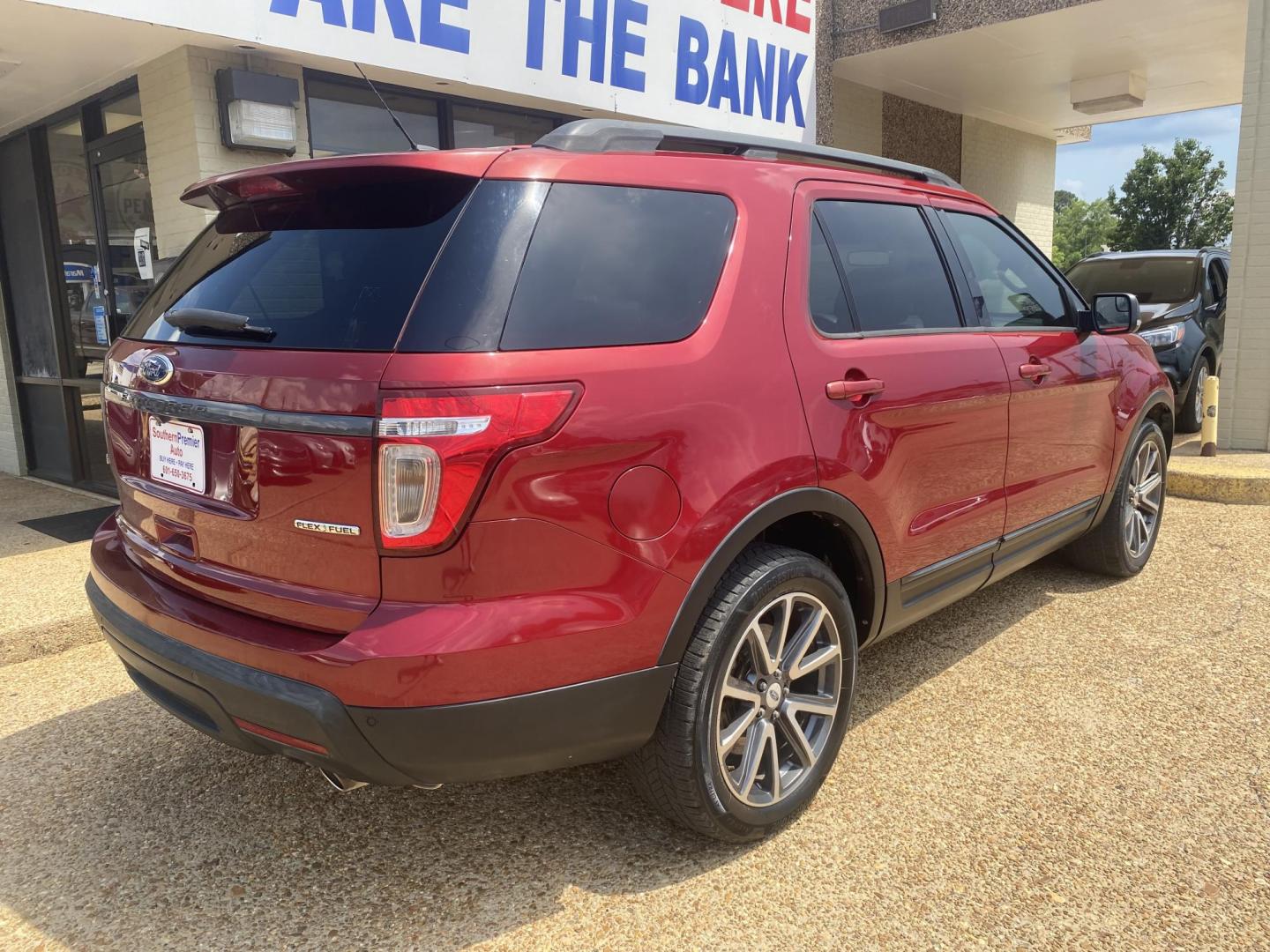 2015 RED FORD EXPLORER XLT (1FM5K7D82FG) , located at 922 W. Beacon St., Philadelphia, MS, 39350, (601) 650-3675, 32.770447, -89.127151 - Photo#5