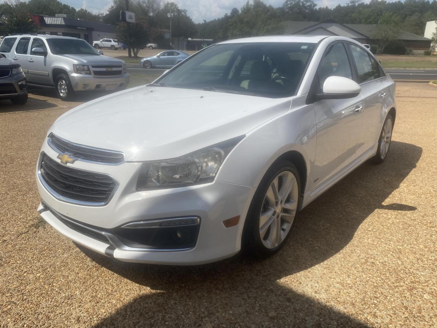 2016 WHITE CHEVROLET CRUZE LIMITED LTZ (1G1PG5SB0G7) , located at 922 W. Beacon St., Philadelphia, MS, 39350, (601) 650-3675, 32.770447, -89.127151 - Photo#2