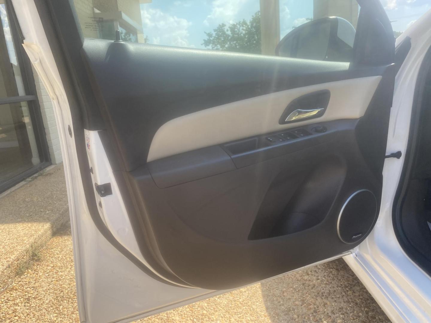 2016 WHITE CHEVROLET CRUZE LIMITED LTZ (1G1PG5SB0G7) , located at 922 W. Beacon St., Philadelphia, MS, 39350, (601) 650-3675, 32.770447, -89.127151 - Photo#8
